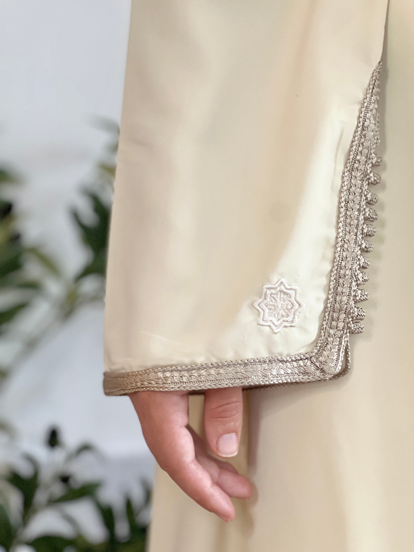 Luxe Sitr Abaya - Stone Edition