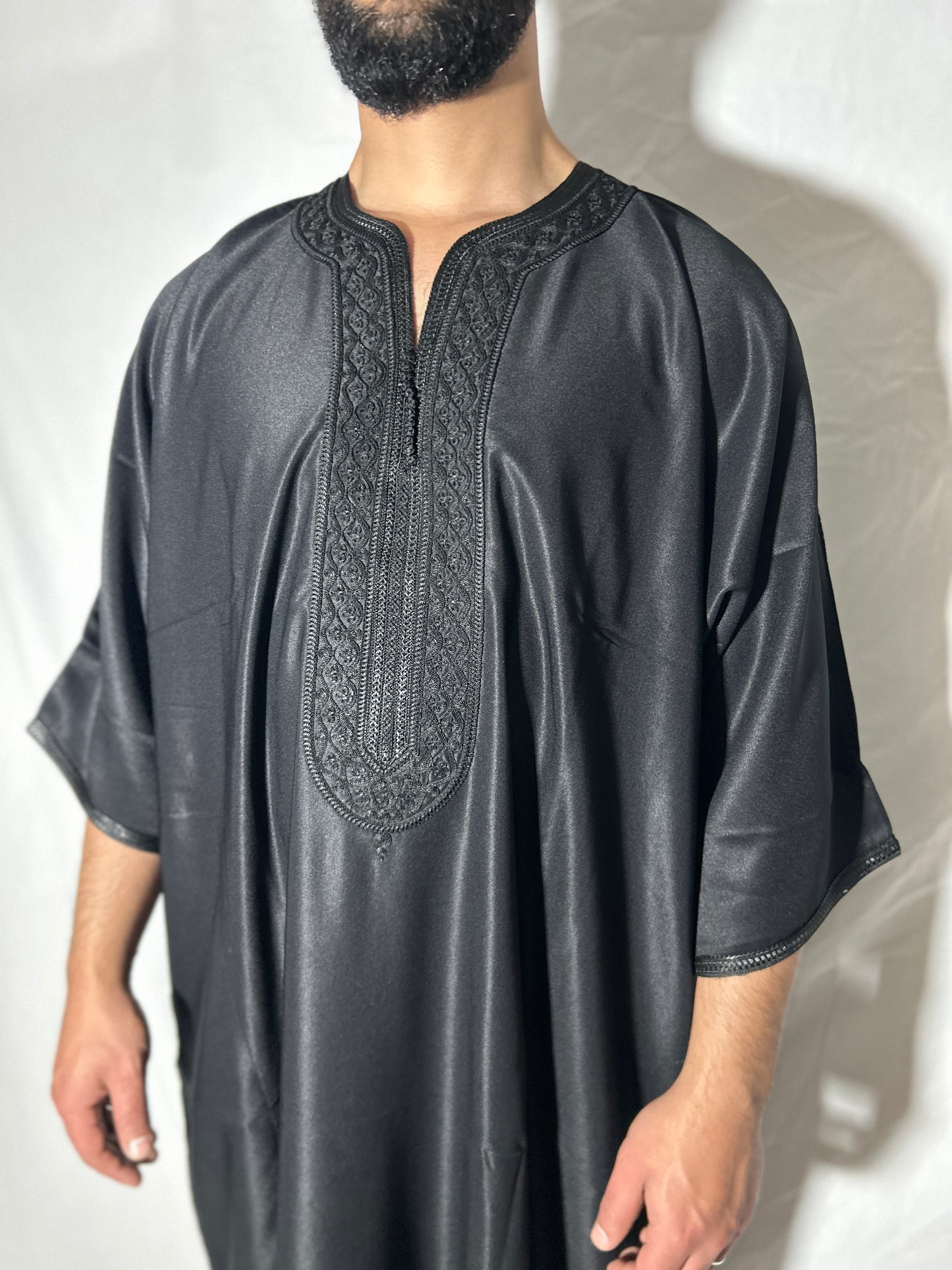 Monochrome black men’s Gandora